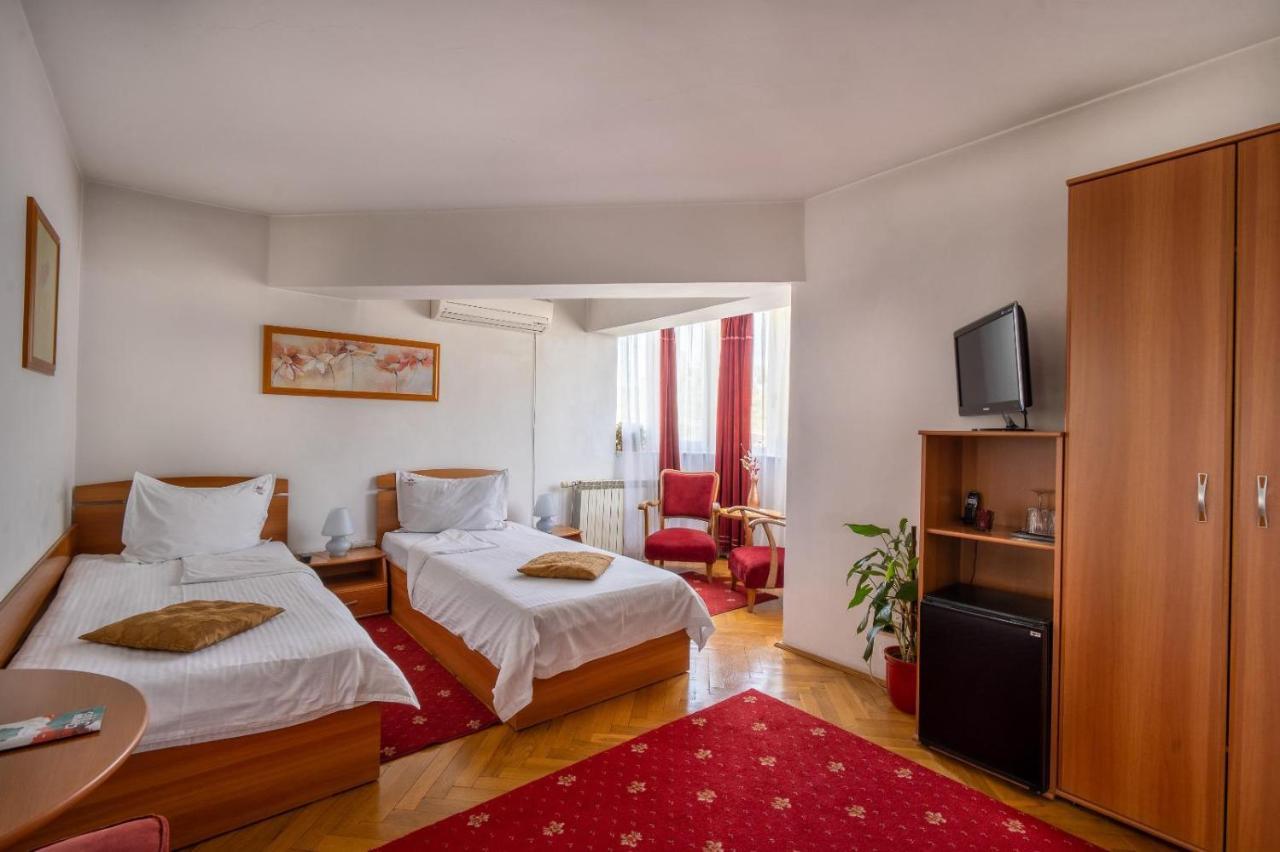Villa-Hotel Escala Cluj Napoca Bagian luar foto