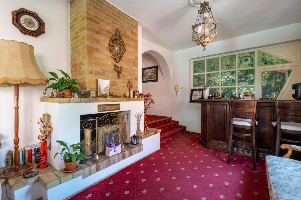 Villa-Hotel Escala Cluj Napoca Bagian luar foto
