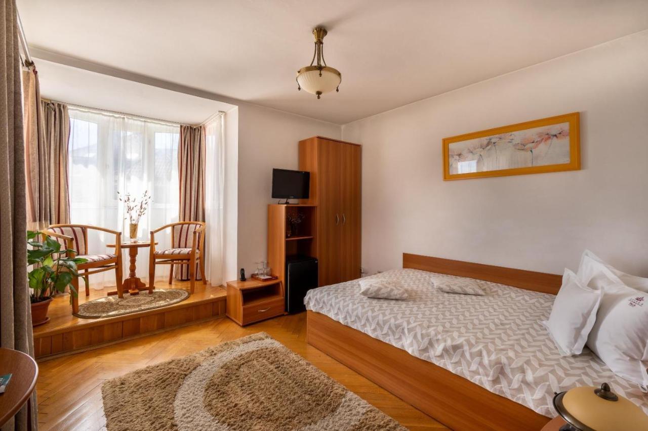 Villa-Hotel Escala Cluj Napoca Bagian luar foto