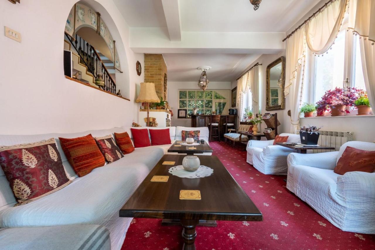 Villa-Hotel Escala Cluj Napoca Bagian luar foto