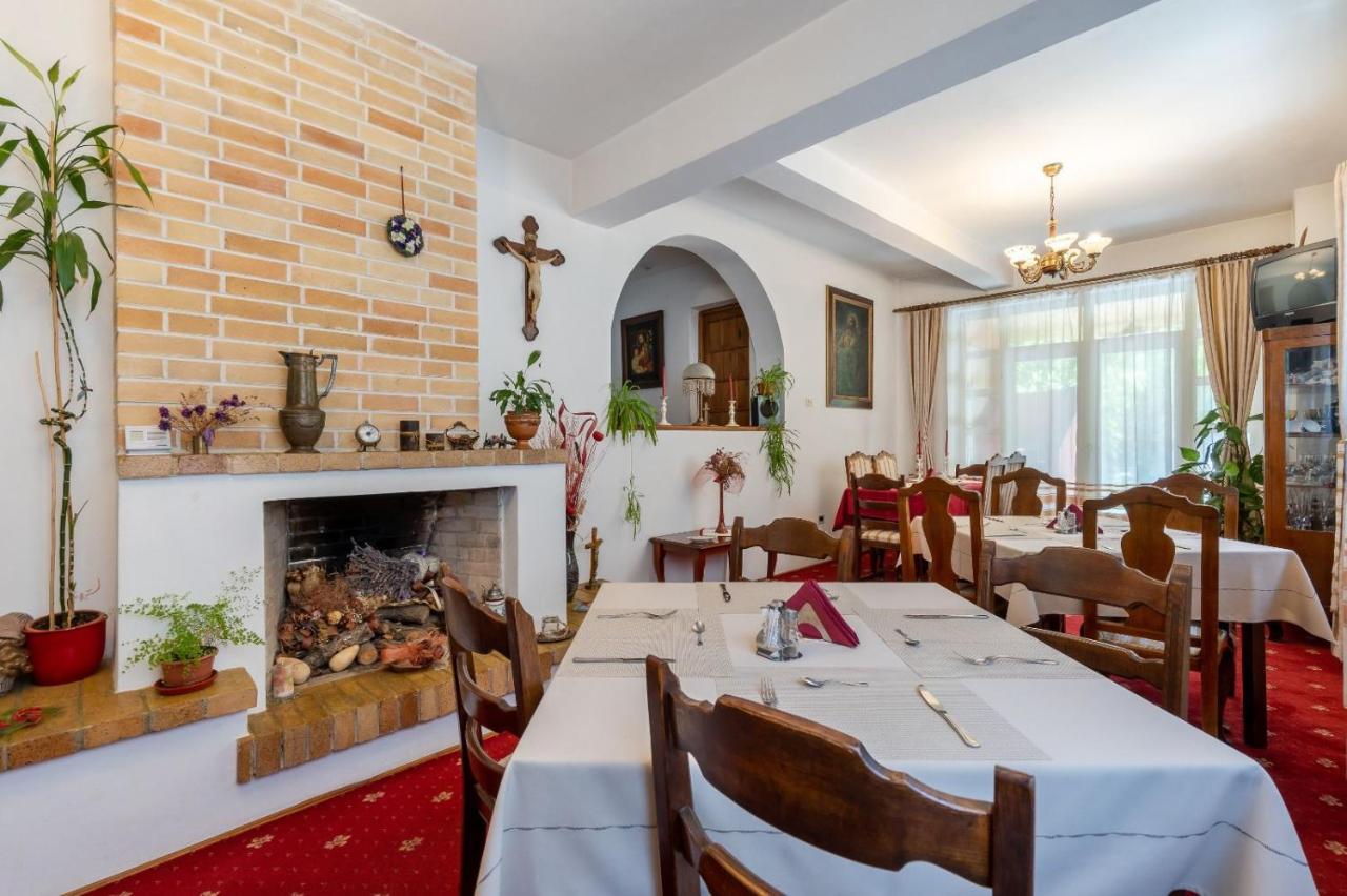 Villa-Hotel Escala Cluj Napoca Bagian luar foto