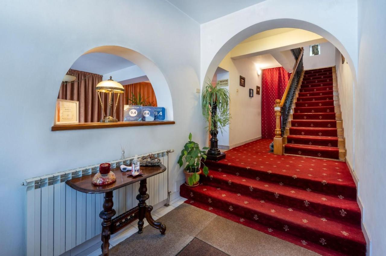 Villa-Hotel Escala Cluj Napoca Bagian luar foto