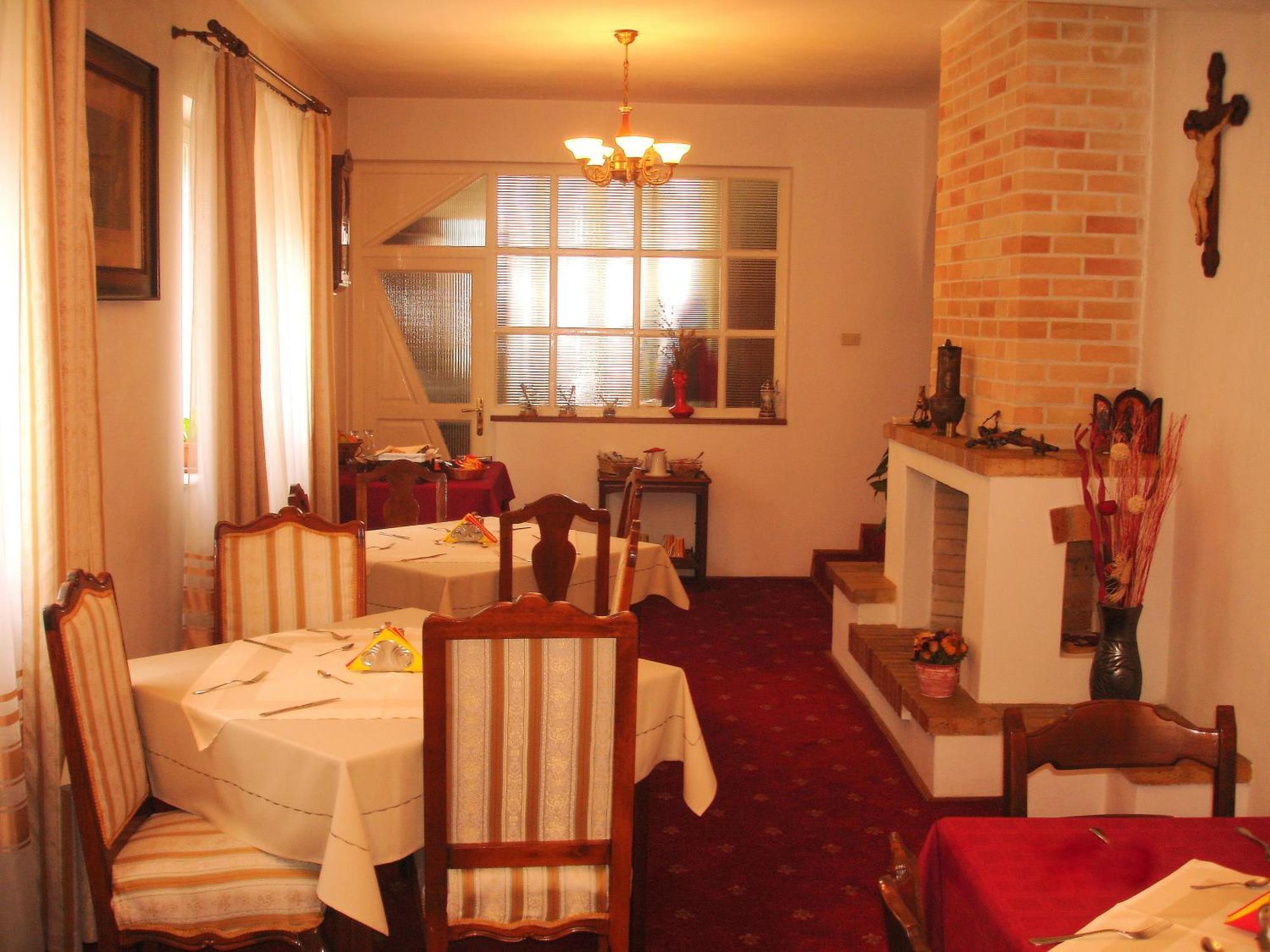 Villa-Hotel Escala Cluj Napoca Bagian luar foto