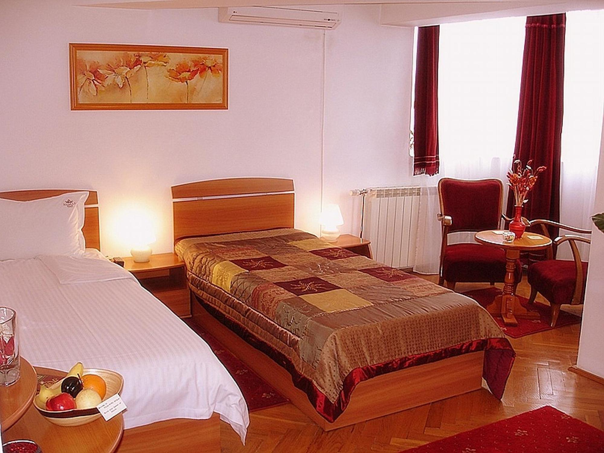 Villa-Hotel Escala Cluj Napoca Bagian luar foto
