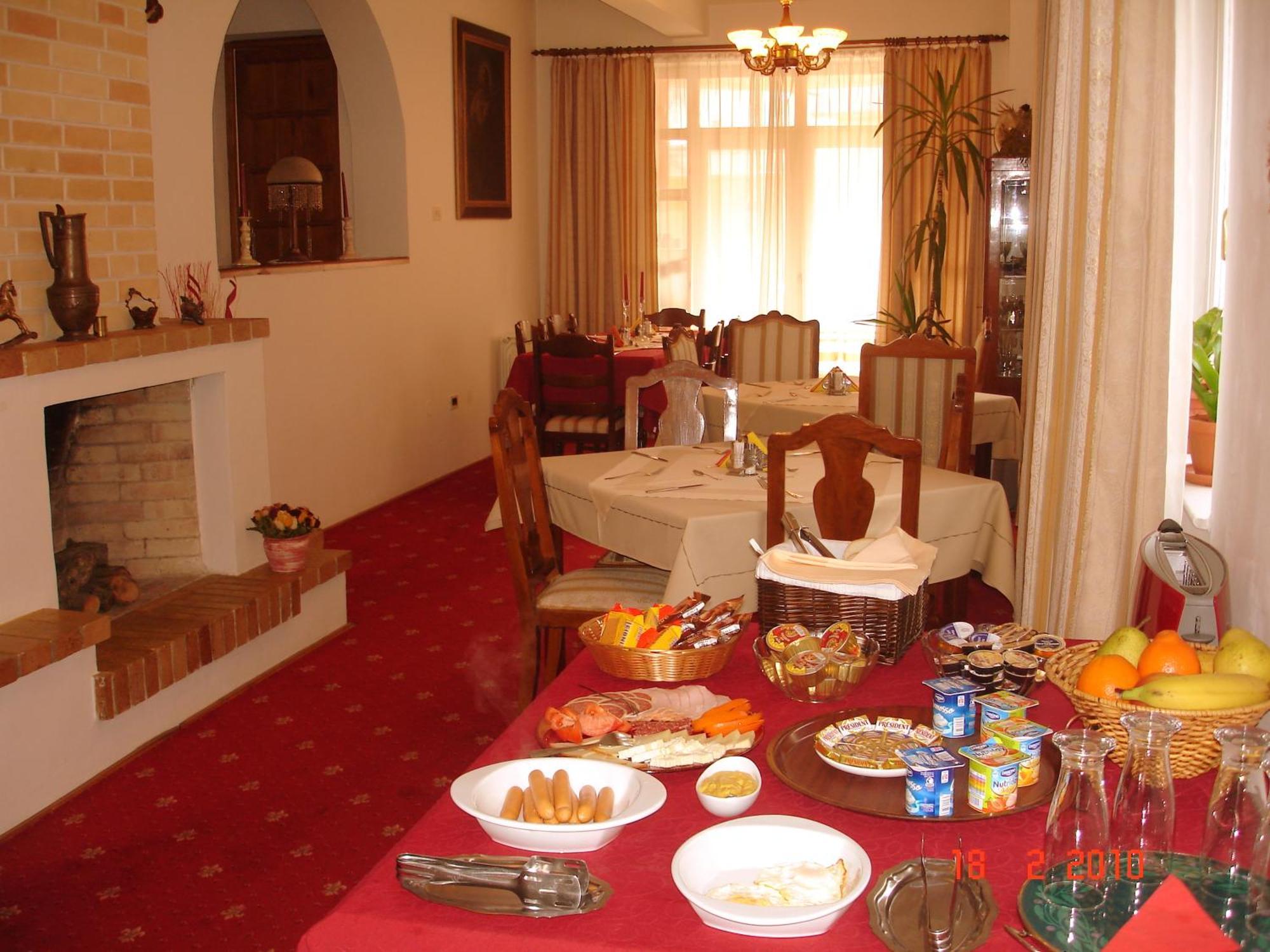 Villa-Hotel Escala Cluj Napoca Bagian luar foto