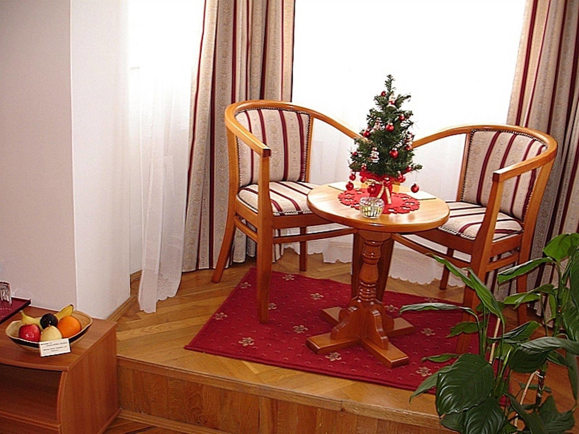 Villa-Hotel Escala Cluj Napoca Bagian luar foto
