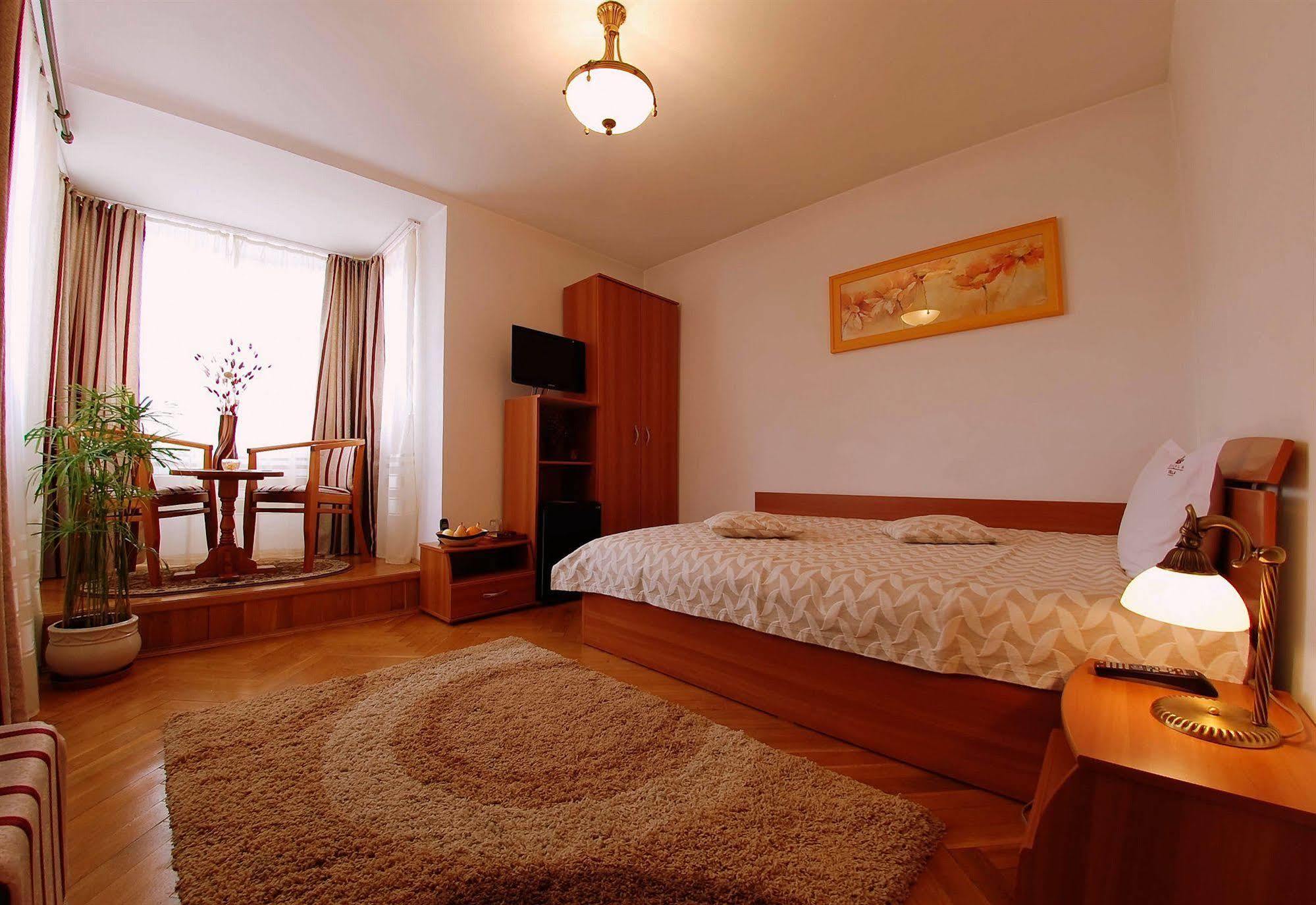 Villa-Hotel Escala Cluj Napoca Bagian luar foto