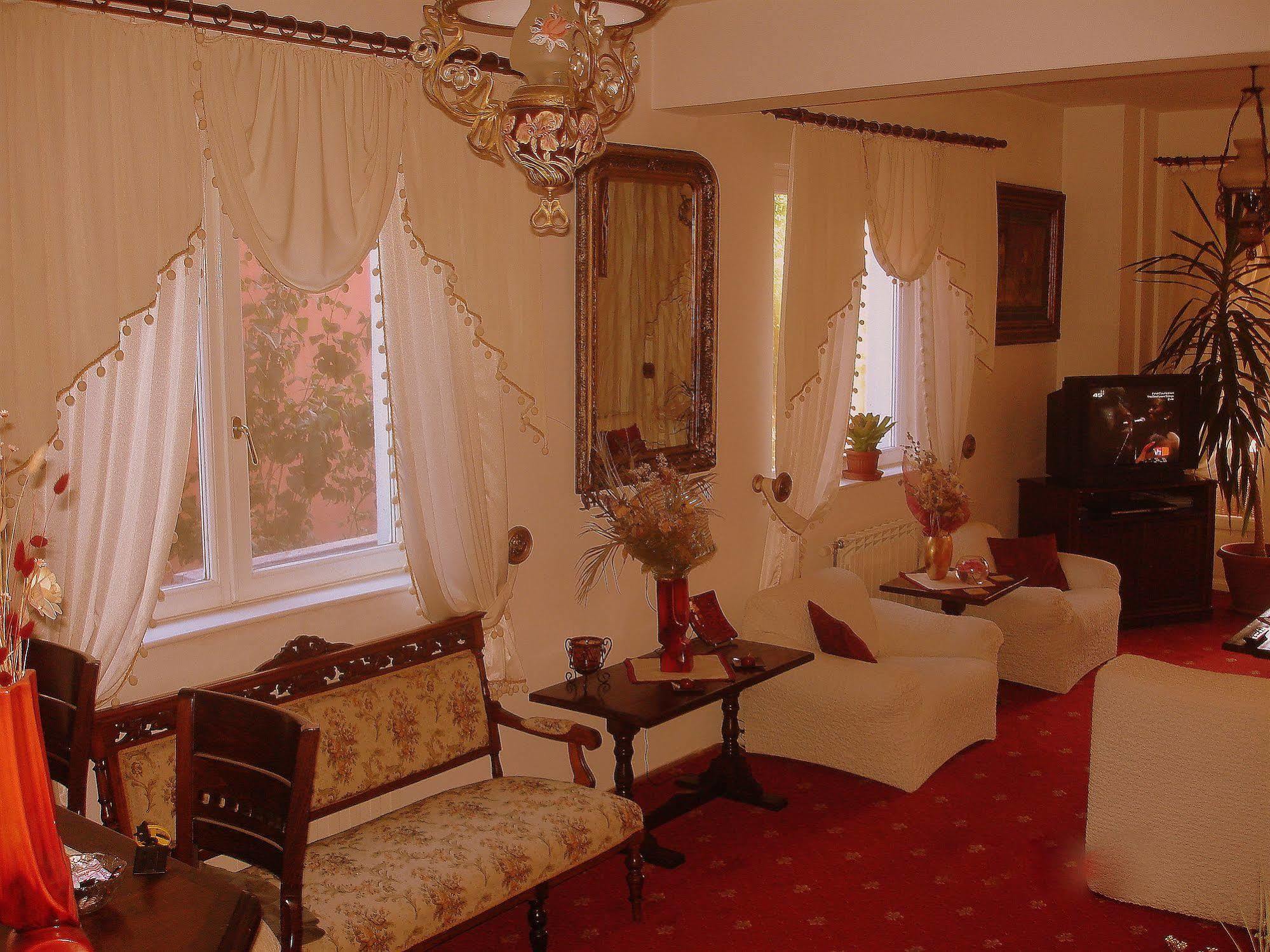 Villa-Hotel Escala Cluj Napoca Bagian luar foto